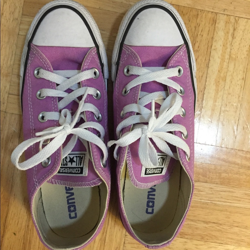 Like new lavender Converse